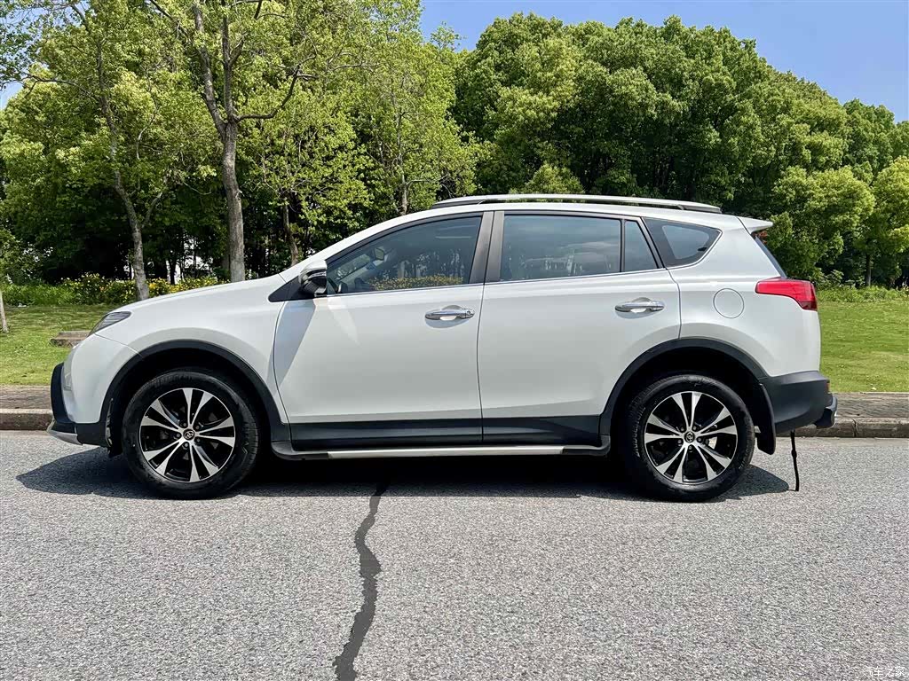 Toyota RAV4, 2015 7