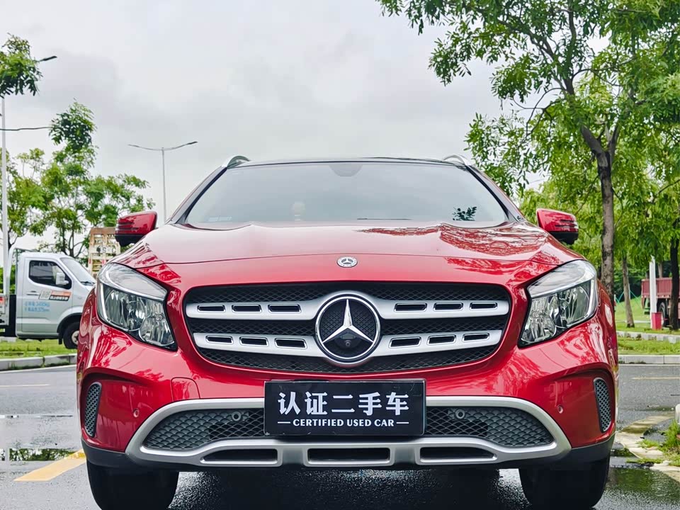 Mercedes-Benz GLA Mercedes-Benz GLA