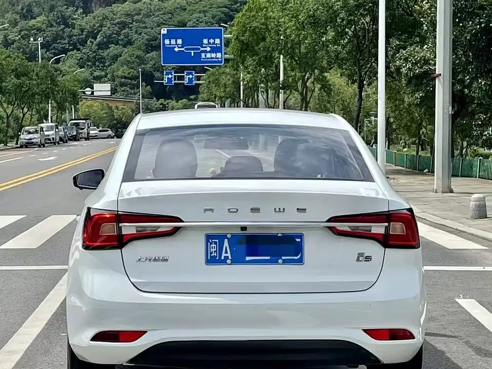 Roewe i5