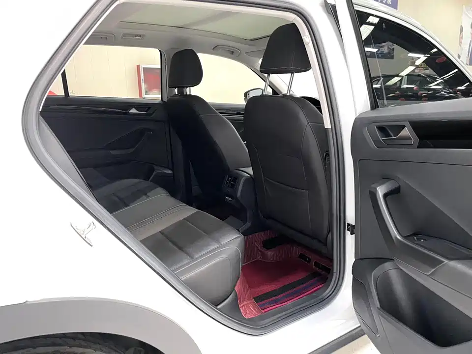 Volkswagen T-ROC exploring Songs