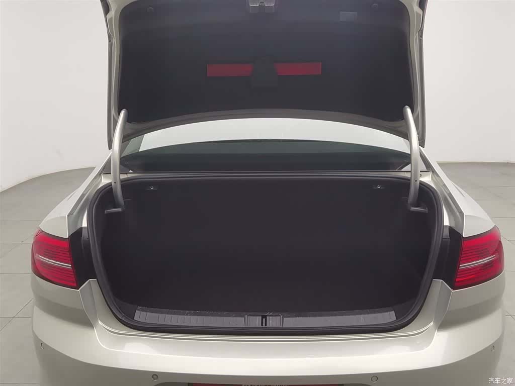 Volkswagen Magotan, 2017 16