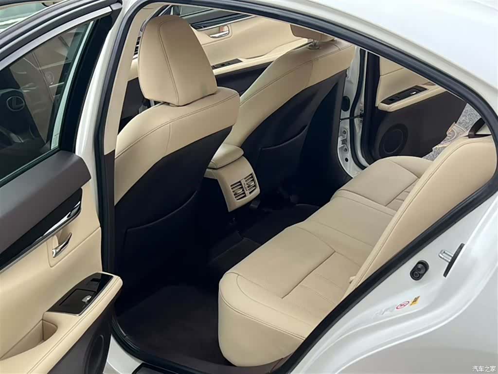 Lexus ES, 2018 13