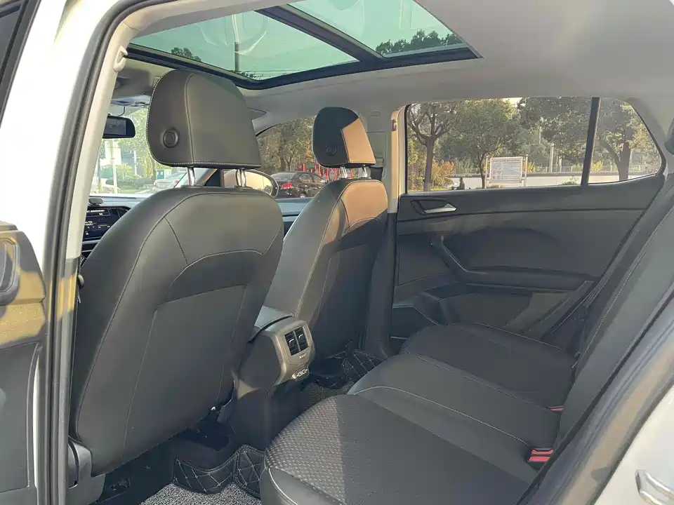 Volkswagen Exploring the shadow