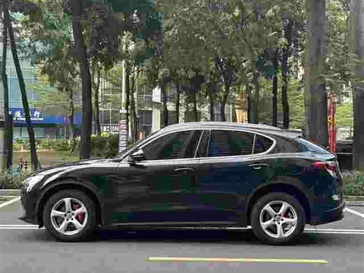 Alfa Romeo Stelvio 2017 2.0T 200HP jing ying ban
