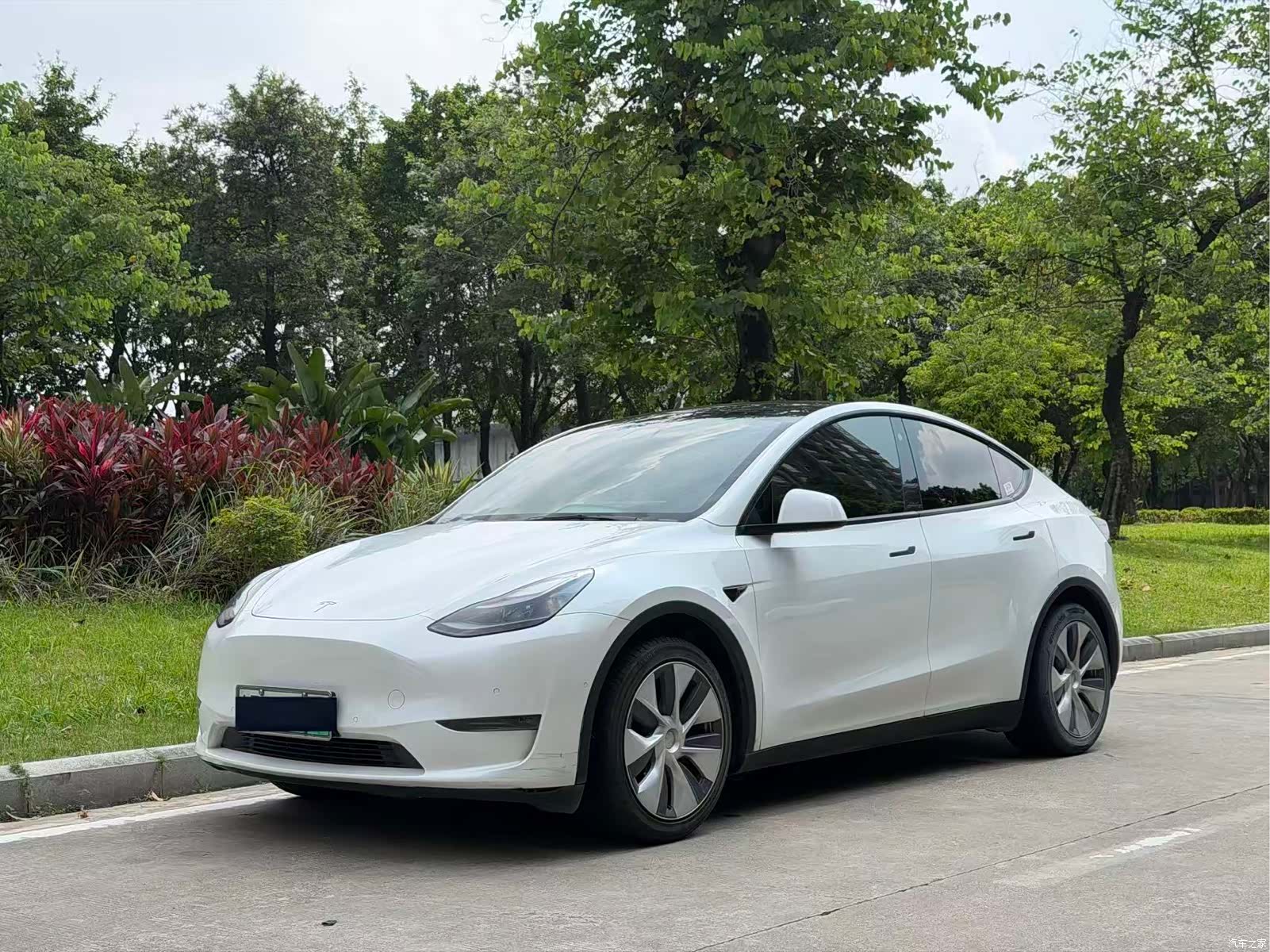 Tesla Model Y, 2021 1