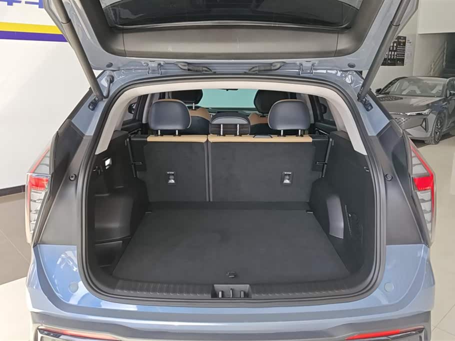 Geely Atlas L