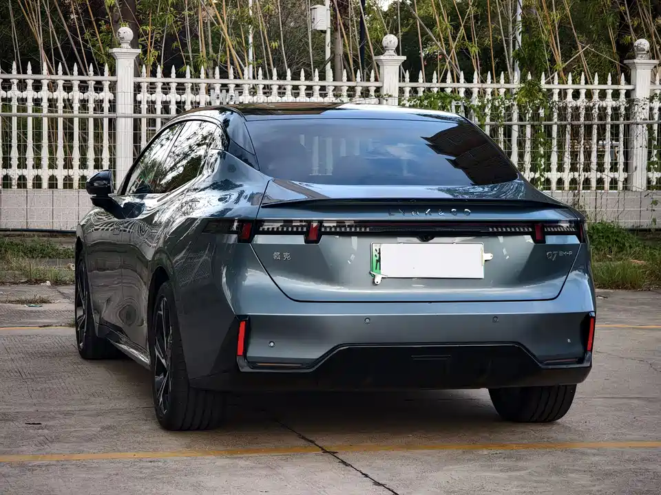 Lynk & Co 07 EM-P