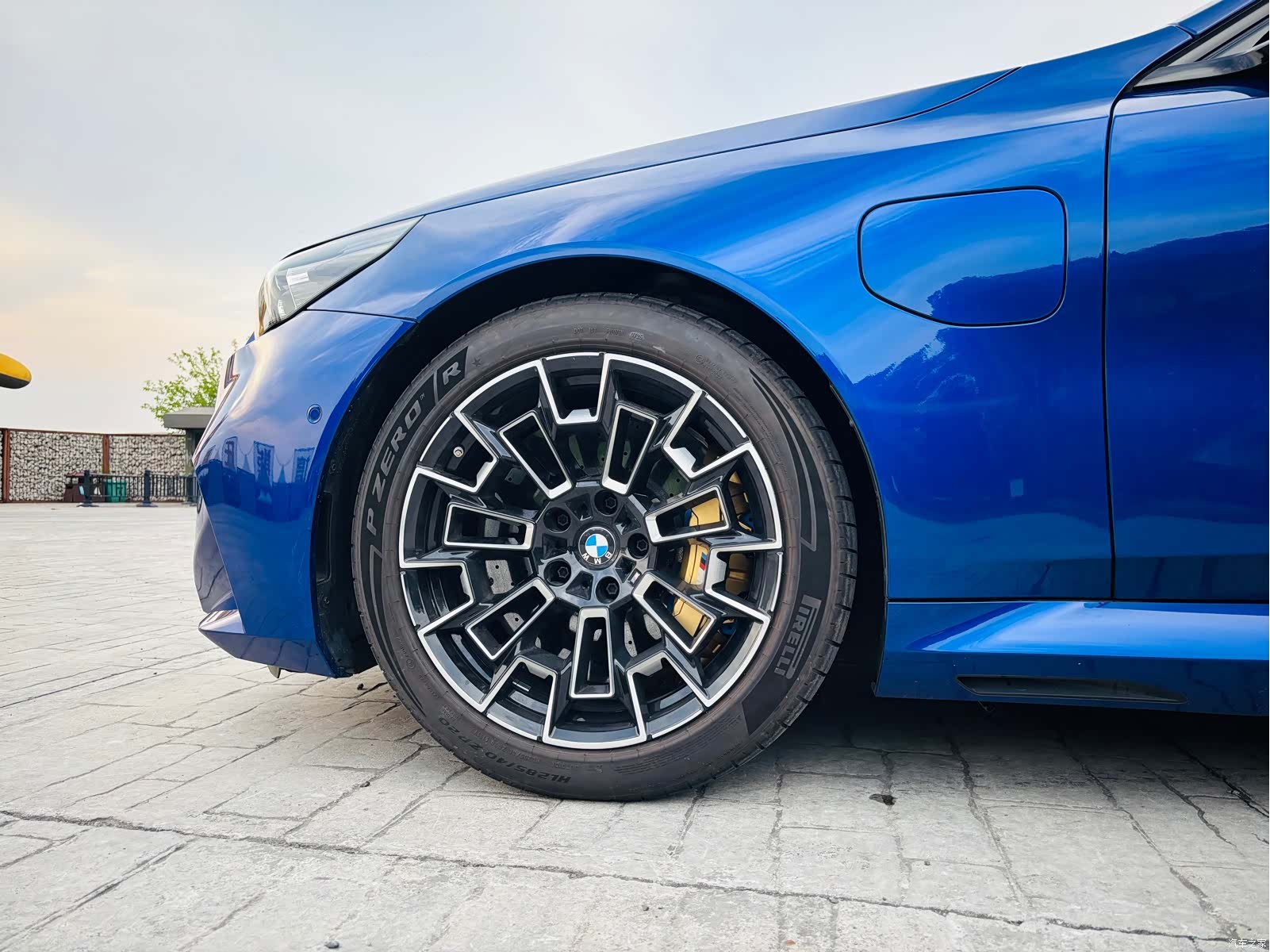BMW M5, 2026 7