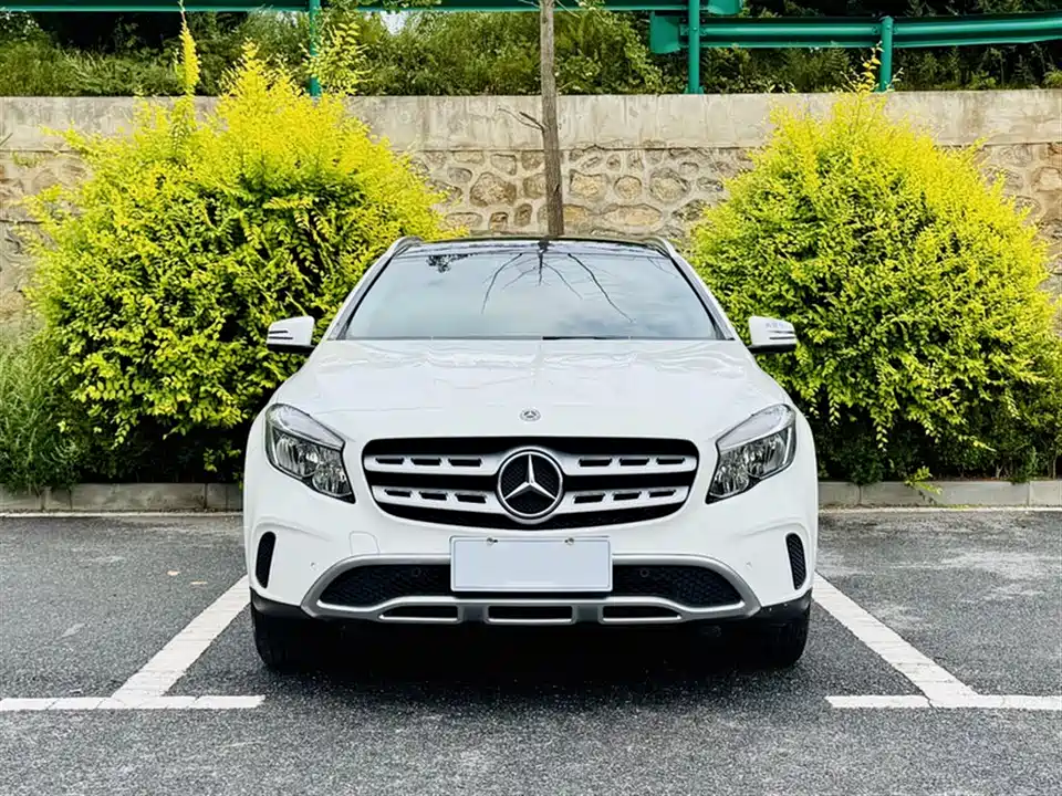 Mercedes-Benz GLA Mercedes-Benz GLA