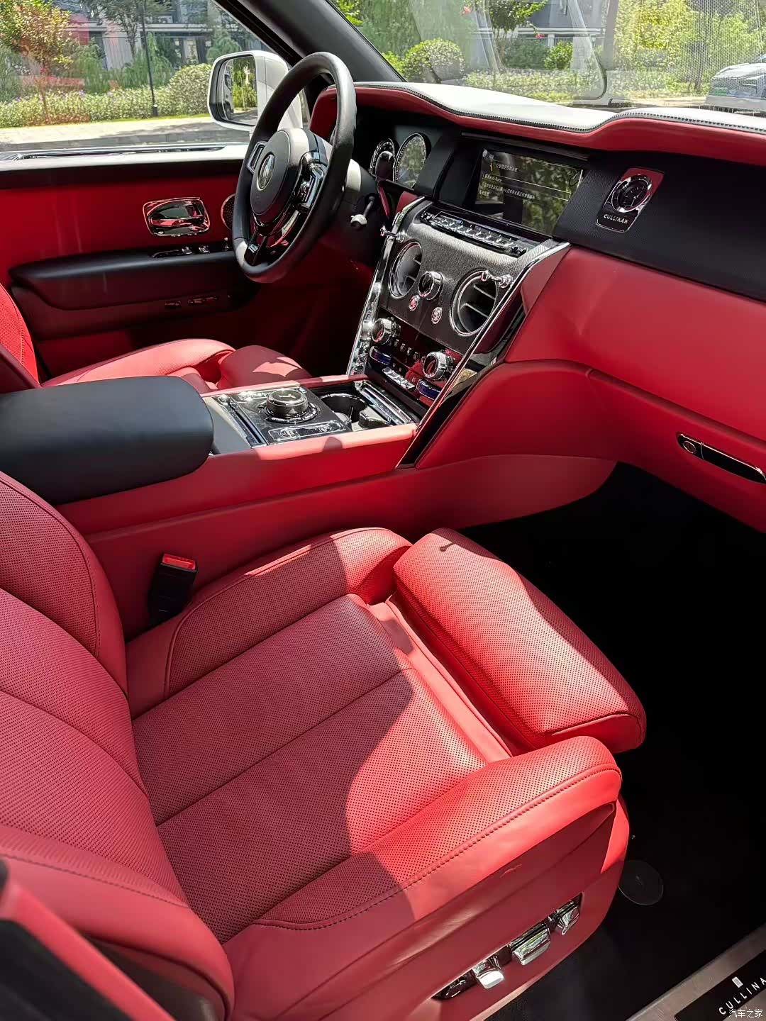 Rolls-Royce Cullinan, 2022 7
