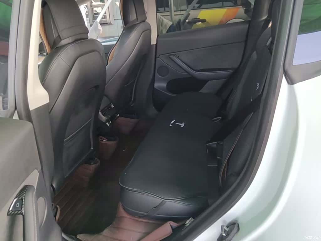 Tesla Model Y, 2022 17