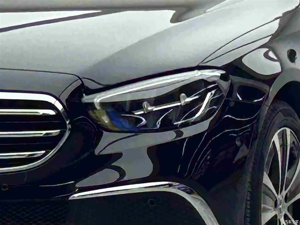Mercedes-Benz E-Class, 2023 3