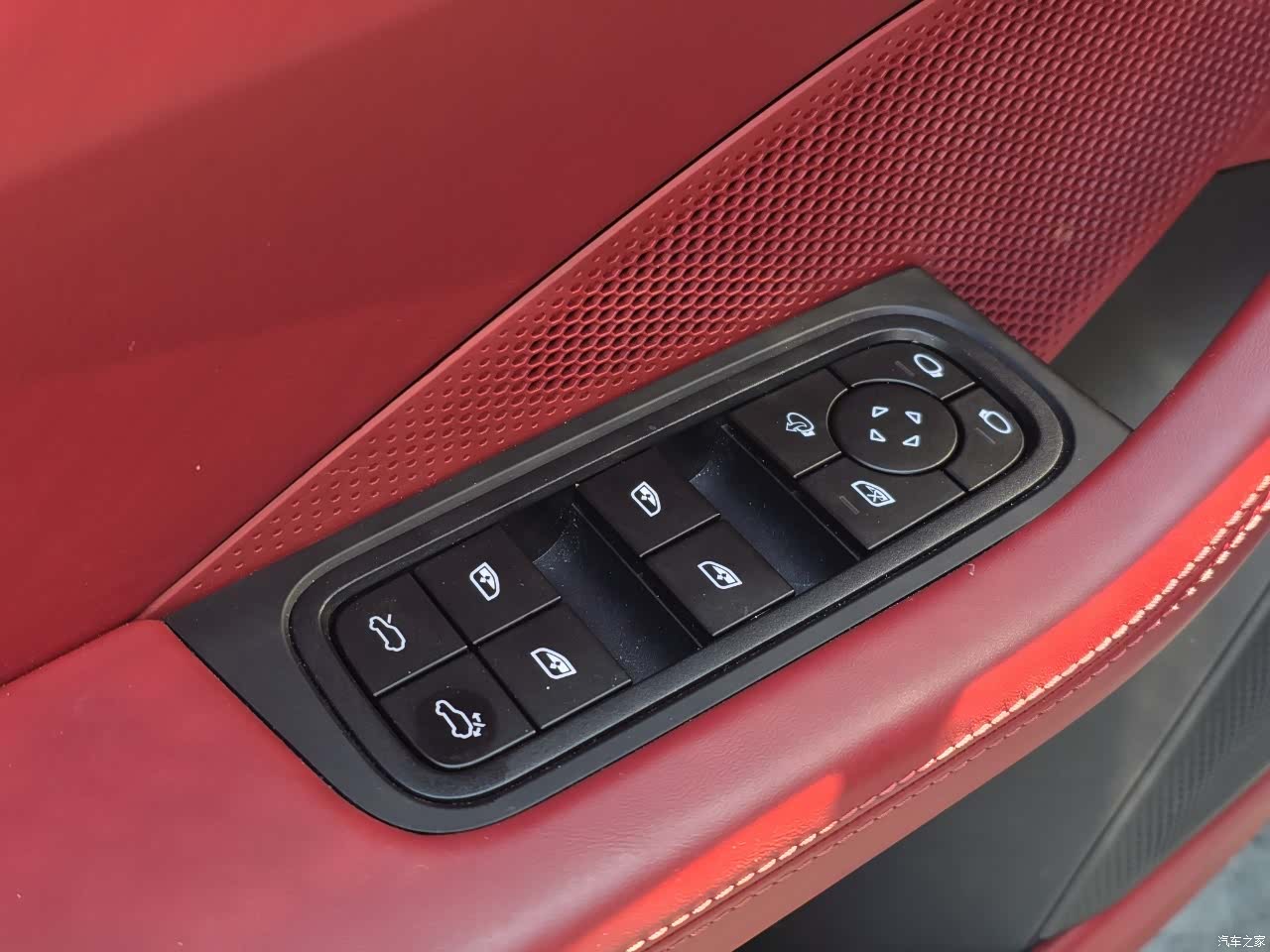 Porsche Macan, 2025 11