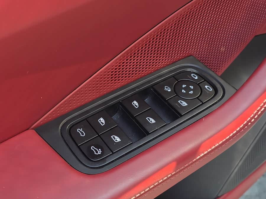 Porsche Macan NEV 2025, фото 11