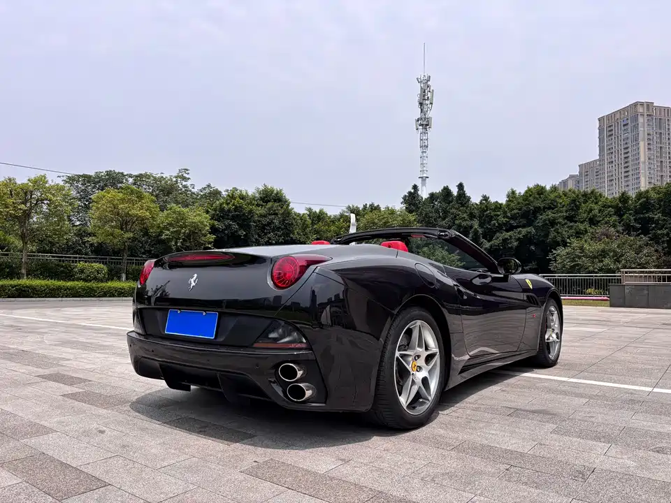 Ferrari California T