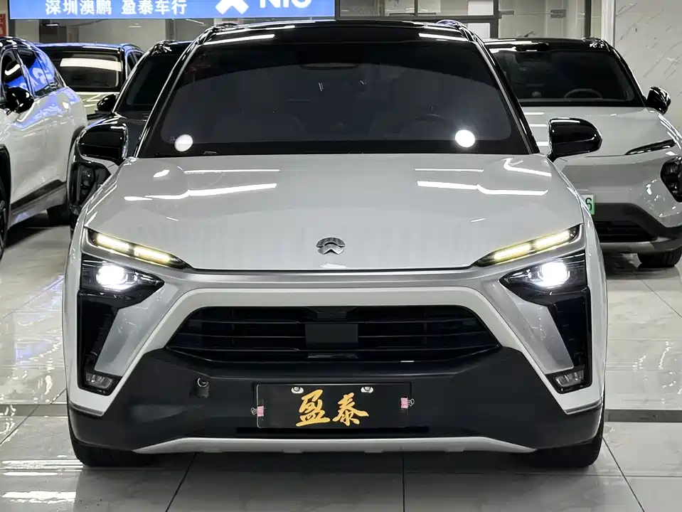 NIO ES8