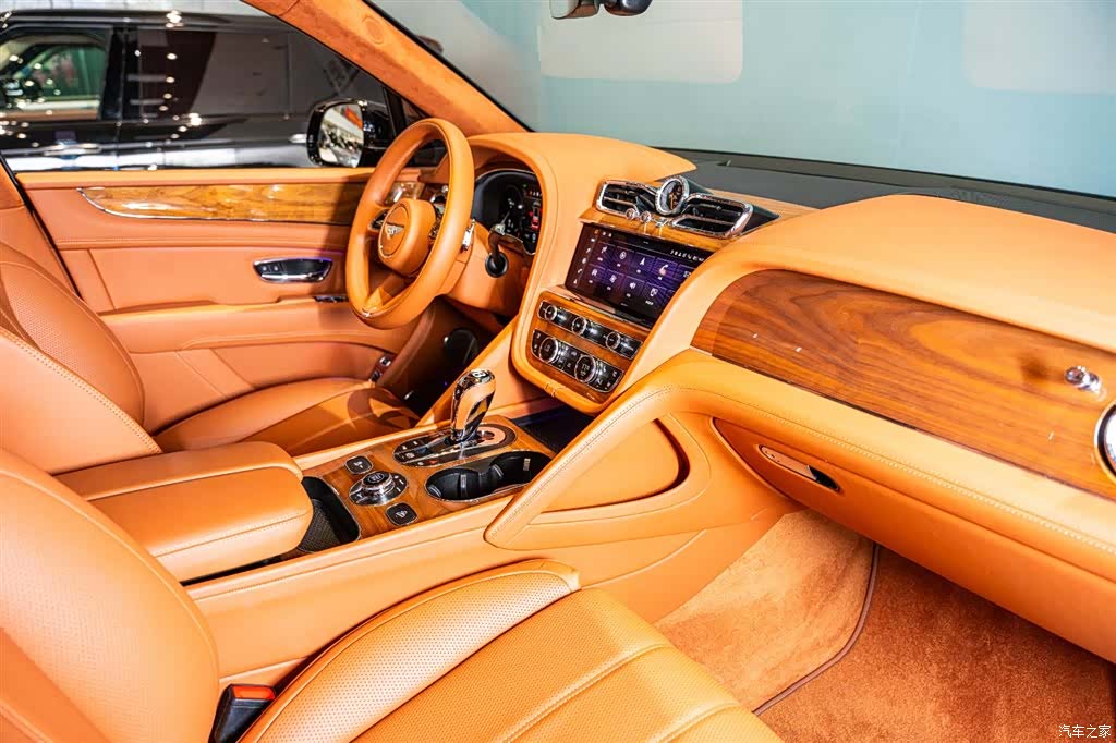 Bentley Bentayga, 2023 8