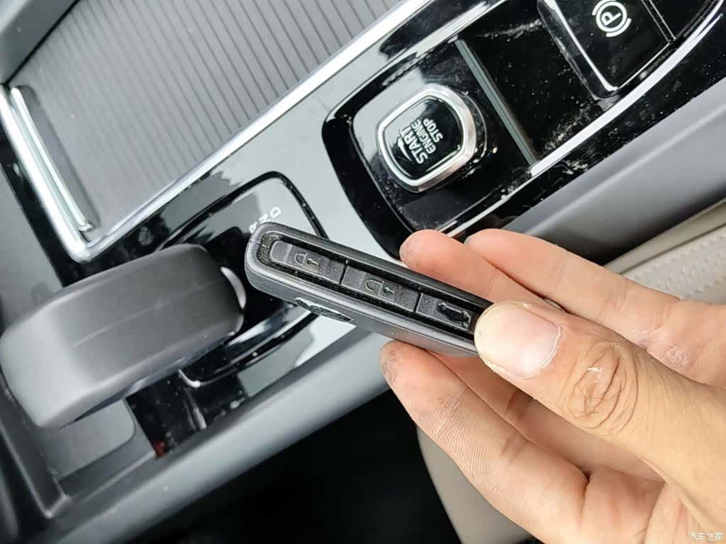Volvo XC60, 2025 9