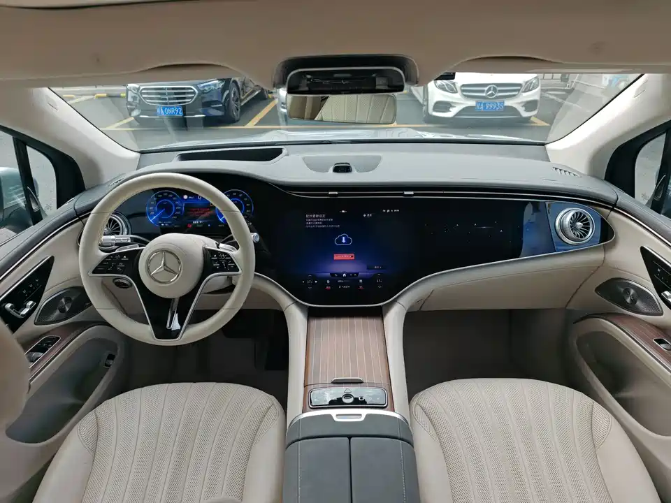 Mercedes-Benz EQS SUV