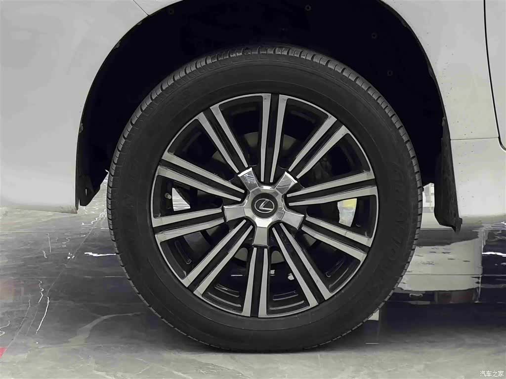 Lexus LX, 2018 4