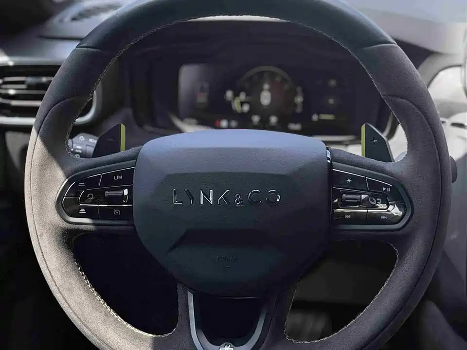 Lynk & Co 03