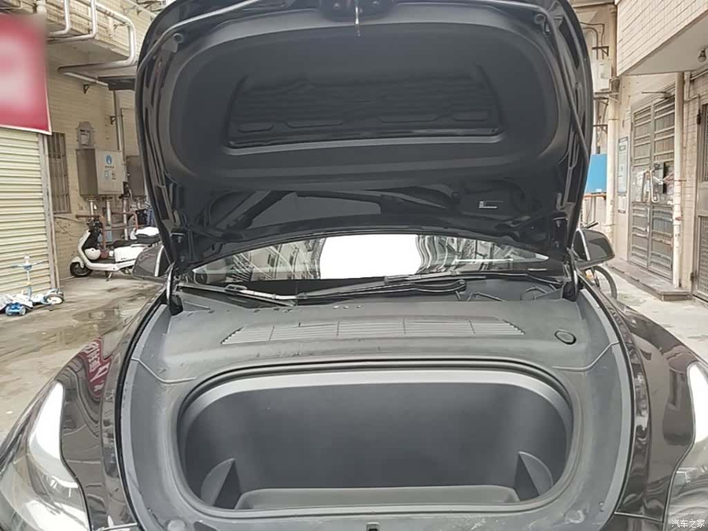 Tesla Model Y, 2024 19
