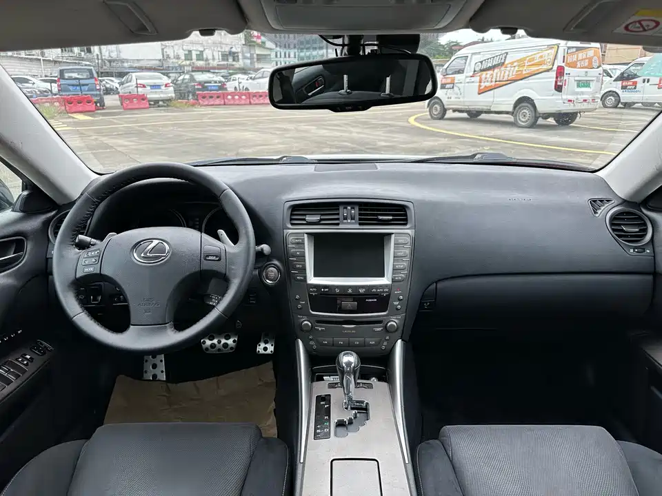 Lexus IS