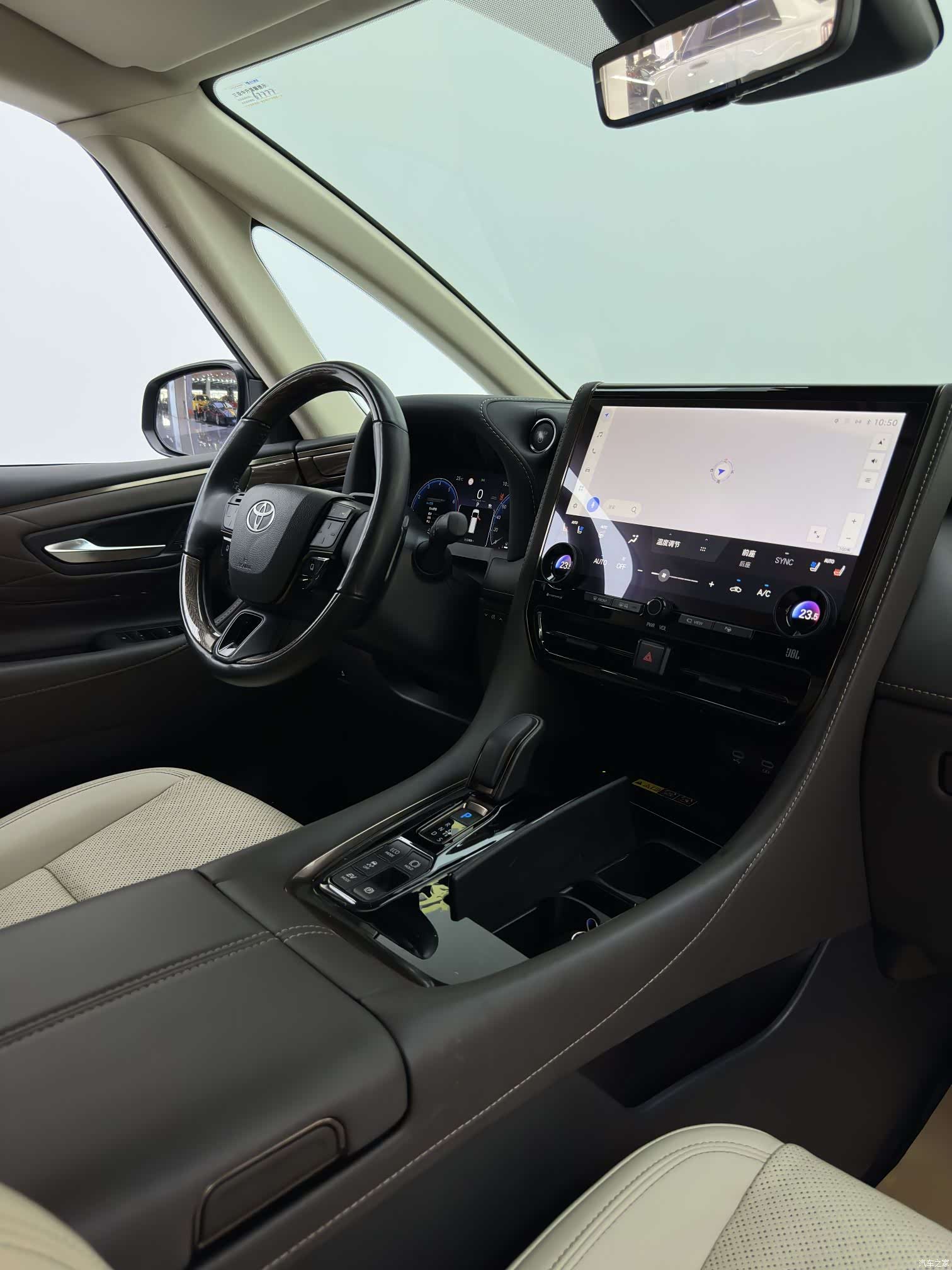 Toyota Alphard, 2024 12