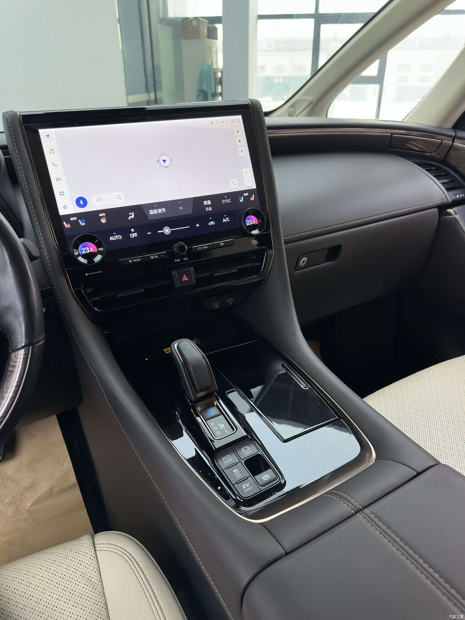 Toyota Alphard, 2024 17