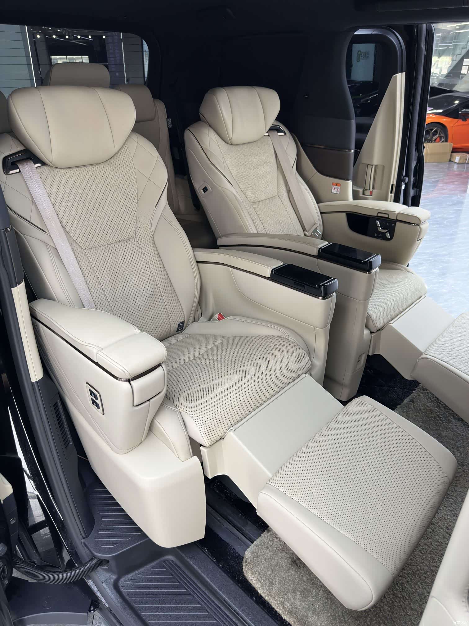 Toyota Alphard, 2024 22