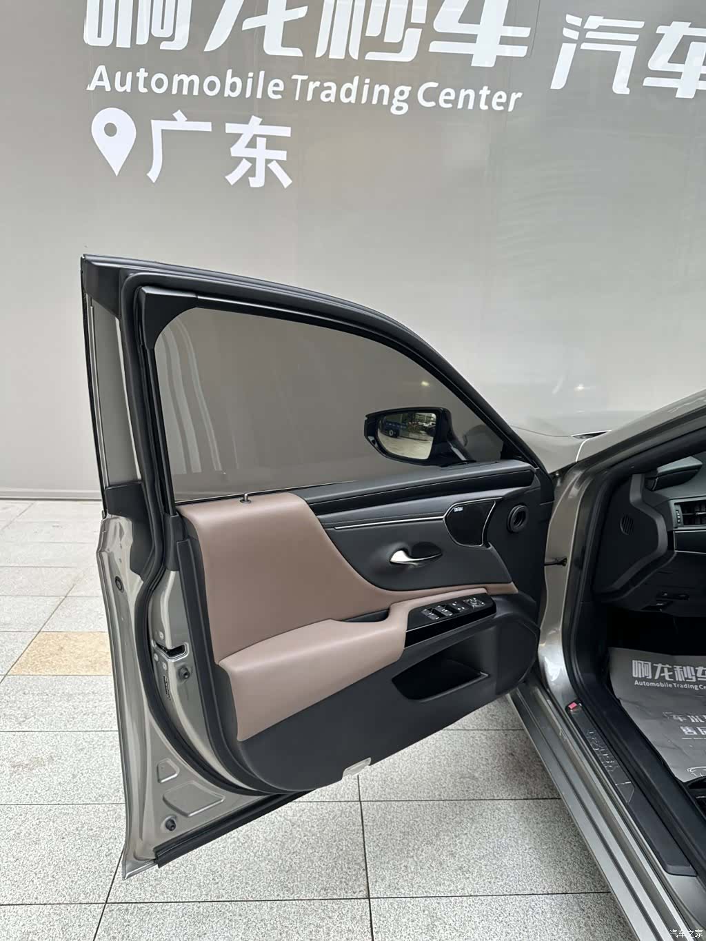 Lexus ES, 2023 12