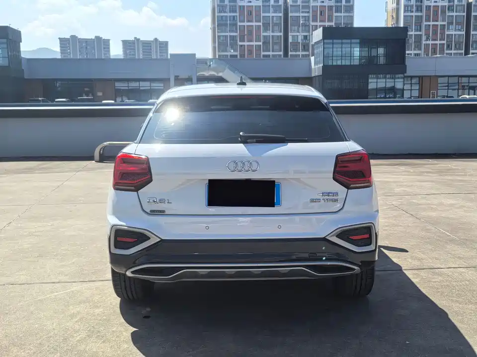 Audi Q2L