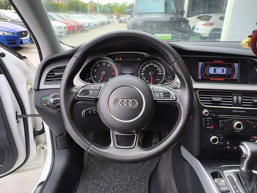 Audi A4L 2015, фото 11