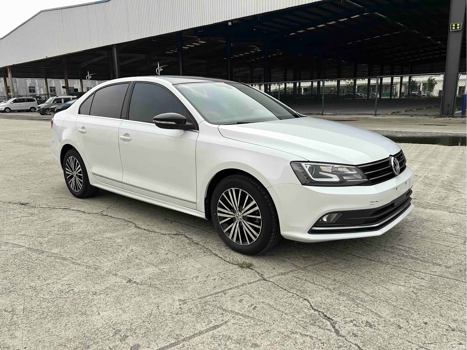 Volkswagen Sagitar, 2016 3