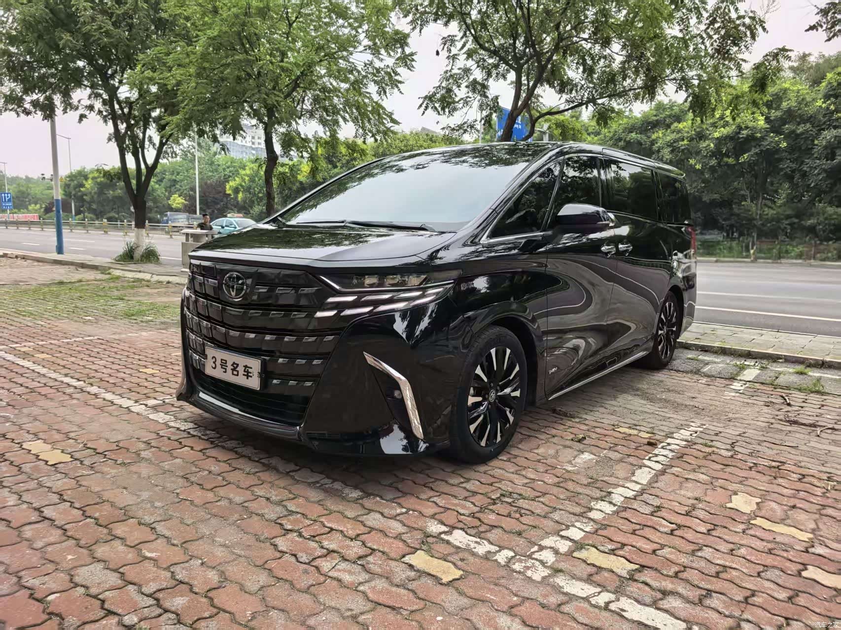 Toyota Alphard, 2024 4