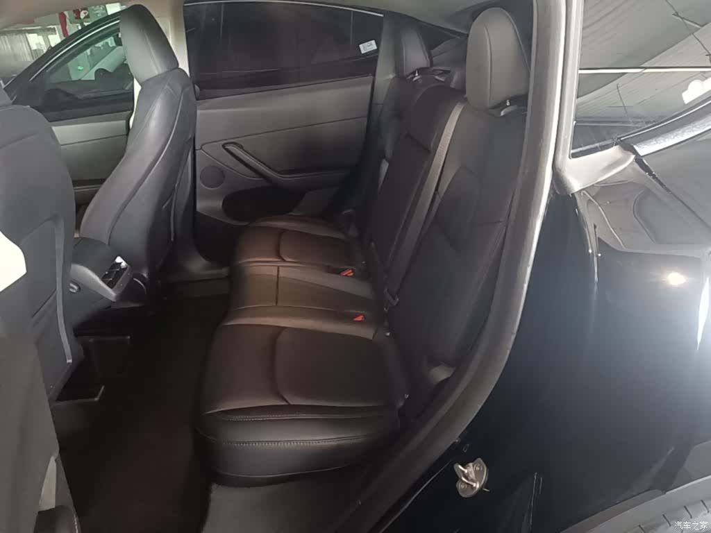Tesla Model Y, 2024 17