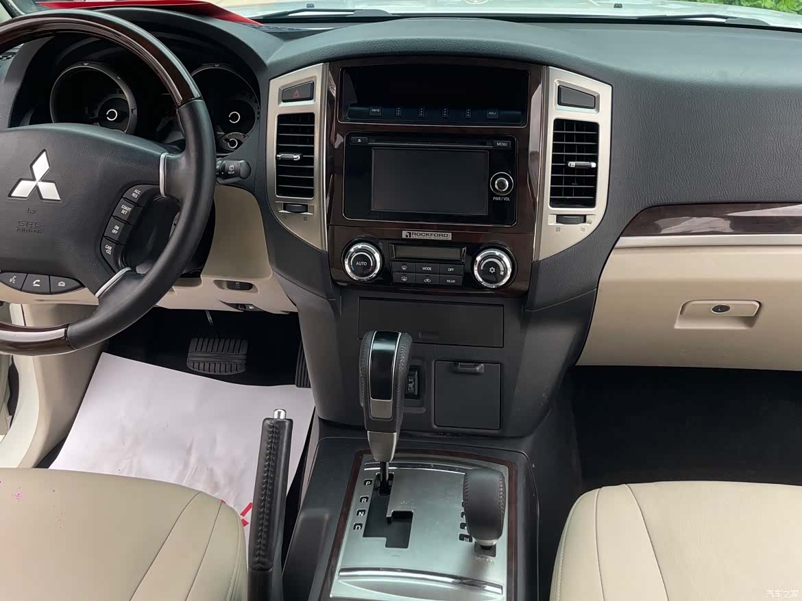 Mitsubishi Pajero, 2018 12