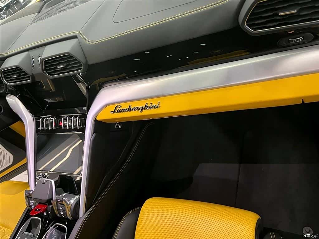 Lamborghini Urus, 2019 все фото