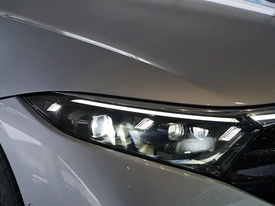 Mercedes-Benz EQS