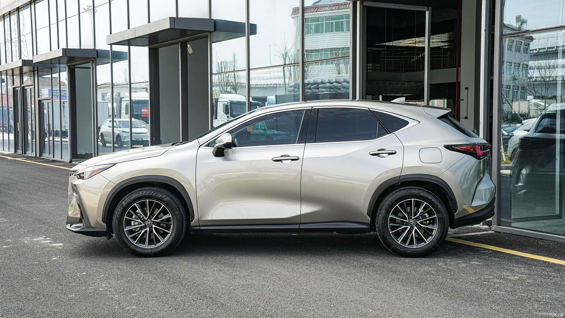 Lexus NX, 2023 7