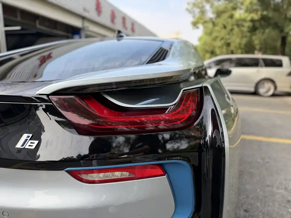 BMW i8