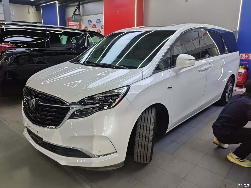 Buick GL8, 2022 1