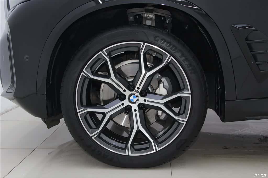 BMW X5, 2025 12