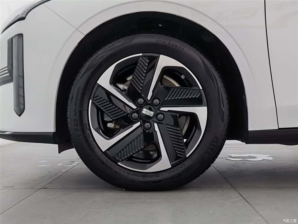 Geely Galaxy L6, 2025 17