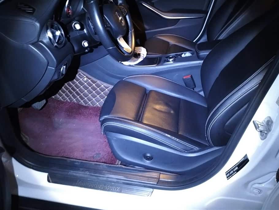 Mercedes-Benz GLA Mercedes-Benz GLA