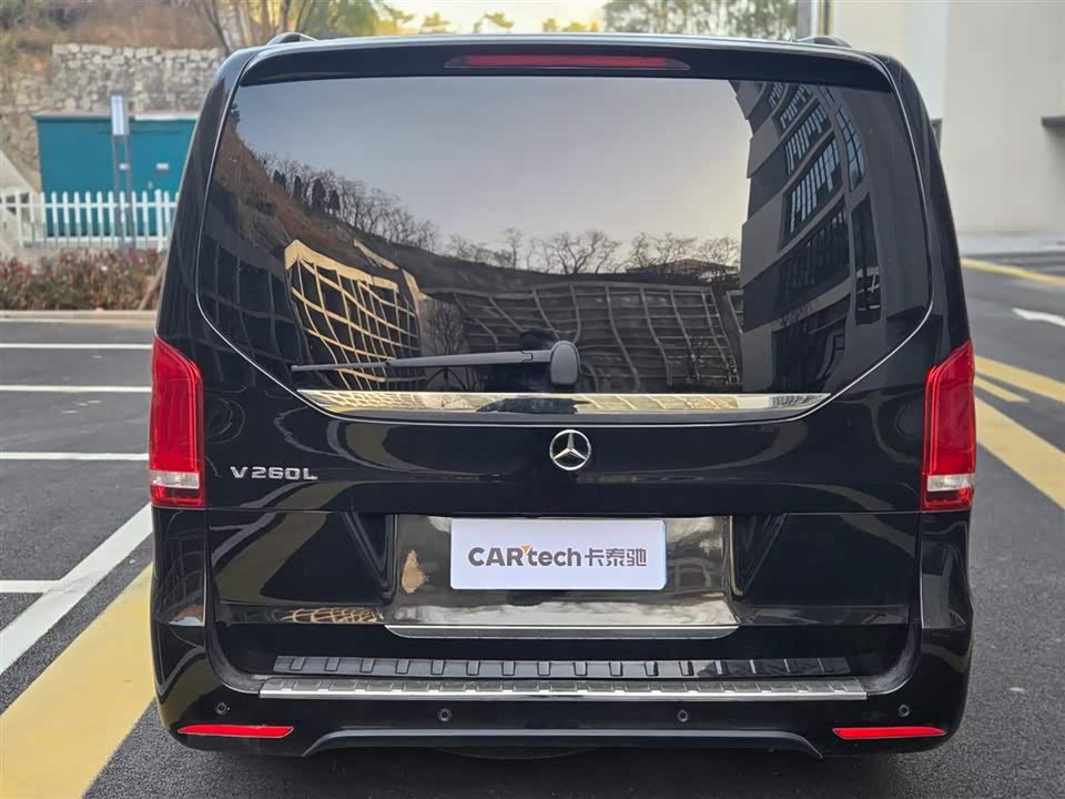 Mercedes-Benz V-class