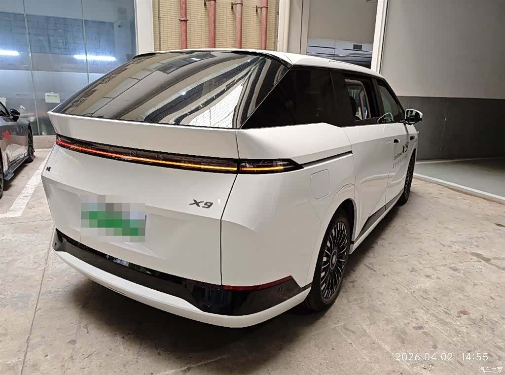 Xpeng X9, 2025 4