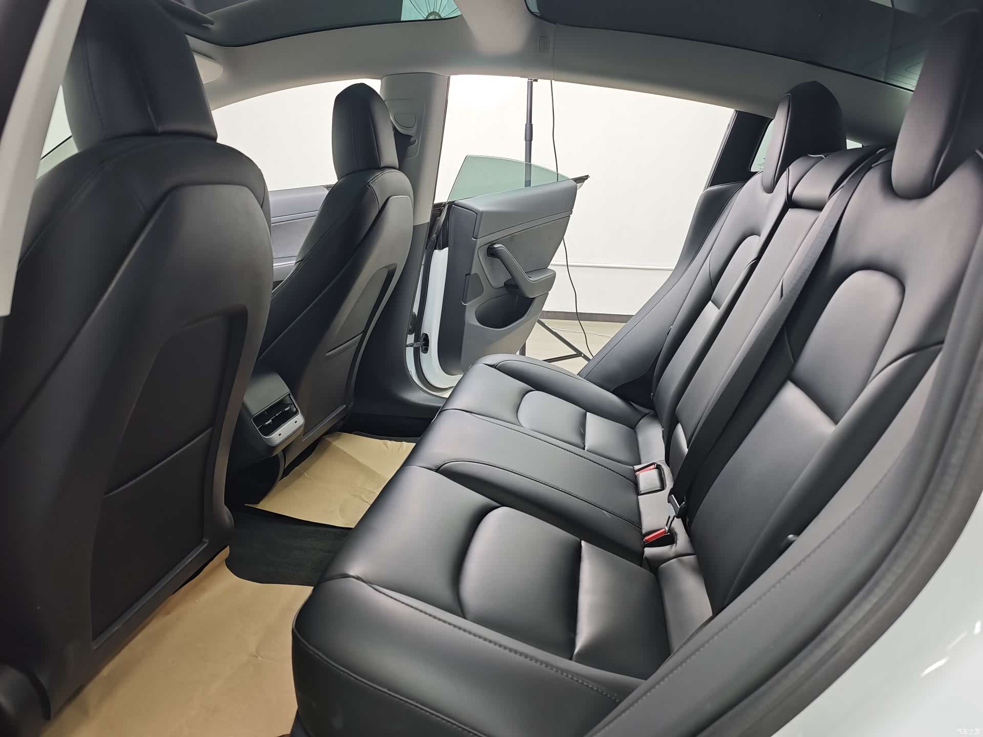 Tesla Model 3, 2020 47