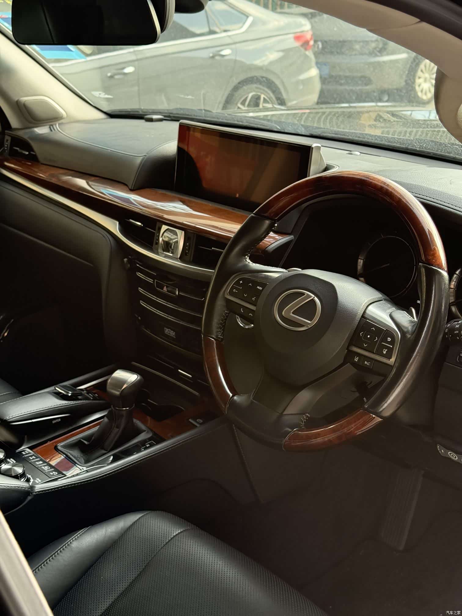 Lexus LX, 2022 10