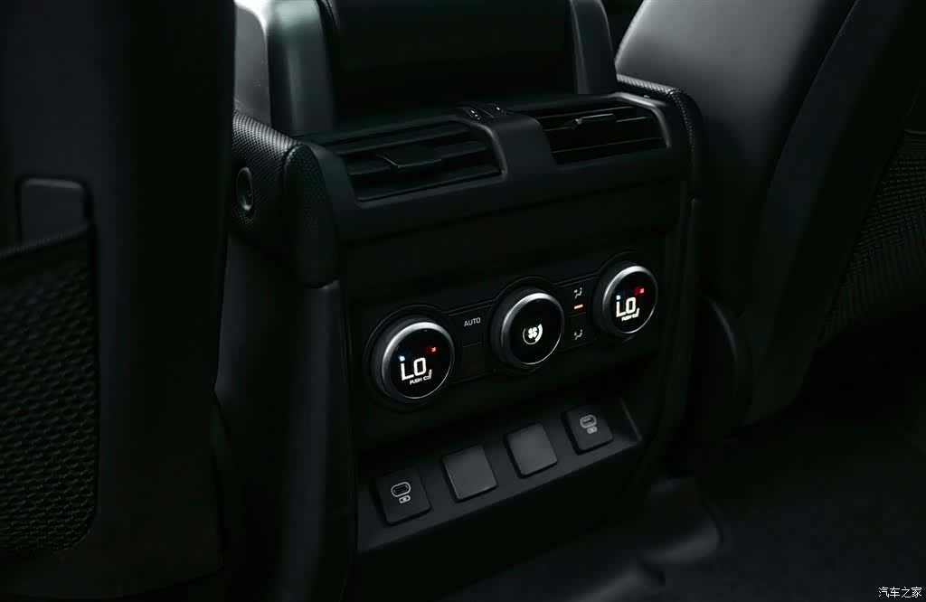 Land Rover Defender, 2023 23